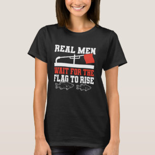 Echte mannen wachten tot de vlag rijst ijsvissen t-shirt
