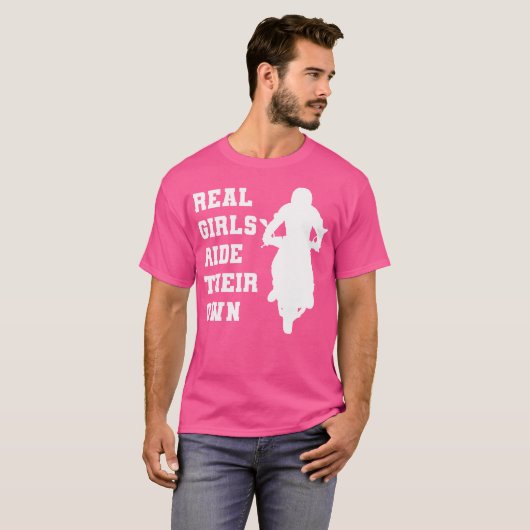 Echte meisjes rijden op hun eigen motorfiets t-shirt (Voorkant volledig)