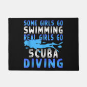 Echte scuba-duikende meisjes die door sommigen zwe deurmat (Voorkant)