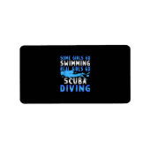 Echte scuba-duikende meisjes die door sommigen zwe etiket (Voorkant)