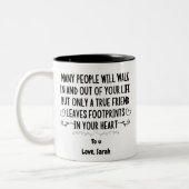 echte vriend verlaat voetafdrukken in je hart tweekleurige koffiemok (Links)