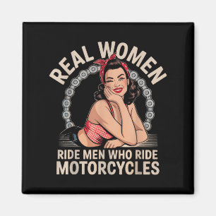 Echte vrouwelijke Mannen die motorfietsen met een  Magneet
