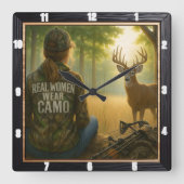 Echte vrouwen Camo Huntress Forest Vierkante Klok (Voorkant)