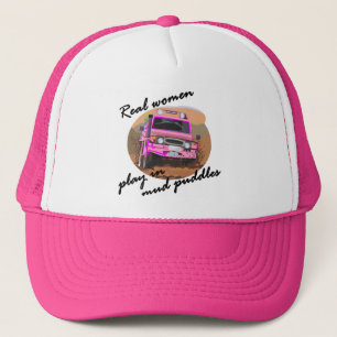 Echte vrouwen spelen in mud pudzels. trucker pet