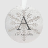 Echte witte sneeuw & zilveren sneeuwvlok Monogram Ornament (voorkant)