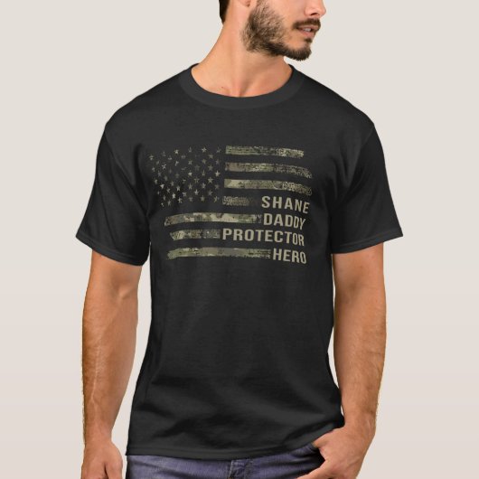 Echtgenoot Daddy Protector Held Camo Amerikaanse V T-shirt (Voorkant)