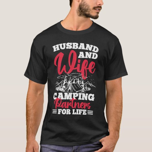 Echtgenoot en echtgenote Camping Partners voor het T-shirt (Voorkant)