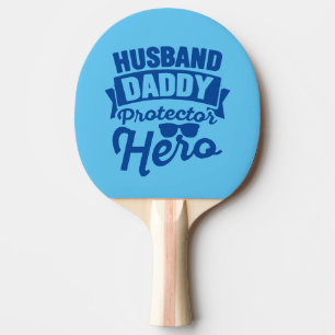 Echtgenoot. Papa. Beschermer. Hero. Tafeltennisbatje