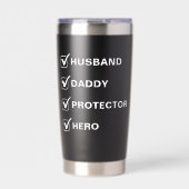 Echtgenoot, pappa, beschermer, held Geschenk Zwart Geïsoleerde Drinkbeker (Voorkant)