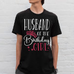 Echtgenoot van de gepersonaliseerde familie van he t-shirt<br><div class="desc">Op zoek naar een unieke manier om je steun voor je vrouw op haar verjaardag te shows? Kijk niet verder dan onze gepersonaliseerde familie die shirten aanpast! Elk shirt is gemaakt voor je vrouw en bevat haar naam en de datum van haar verjaardag op de achterkant. Bovendien komt elk shirt...</div>