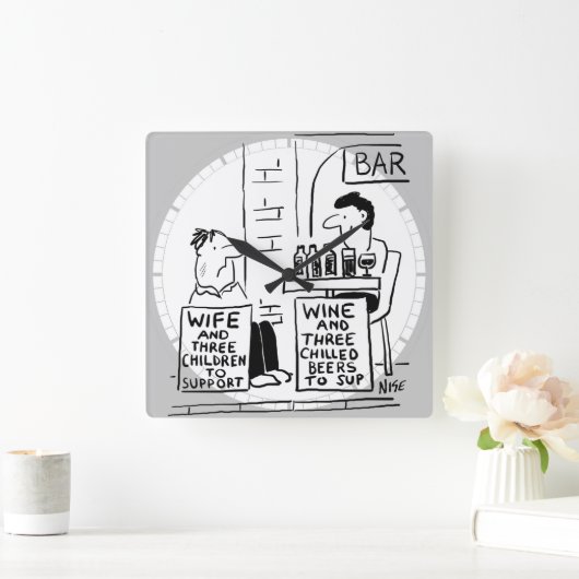 Echtgenote en 3 kinderen ter ondersteuning van vierkante klok (Huis)