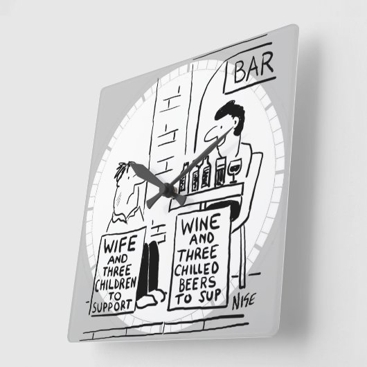 Echtgenote en 3 kinderen ter ondersteuning van vierkante klok (Hoek)