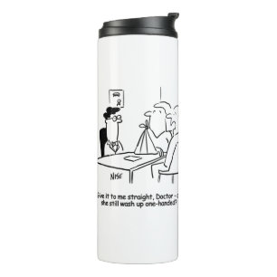 Echtgenote heeft een gebroken arm in een Sling The Thermosbeker