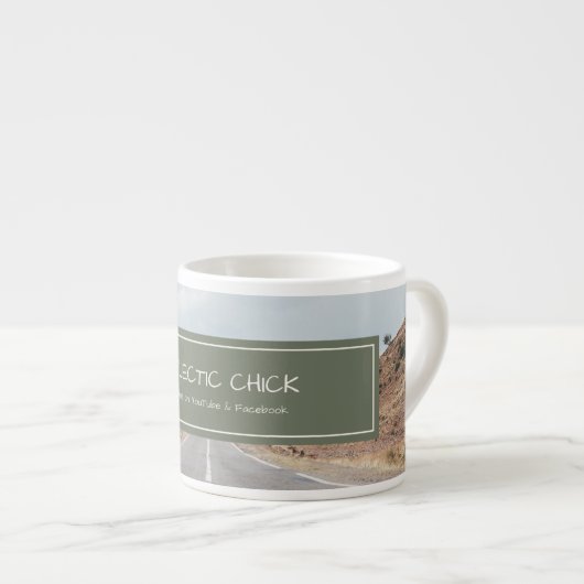 Eclectic Chick Zoek me op YouTube en Facebook logo Espresso Kop (Voorkant rechts)