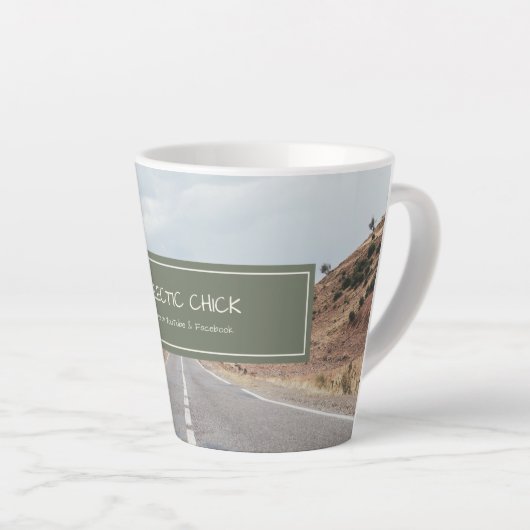 Eclectic Chick Zoek me op YouTube en Facebook Logo Latte Mok (Rechterhoek)