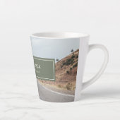 Eclectic Chick Zoek me op YouTube en Facebook Logo Latte Mok (Rechts)