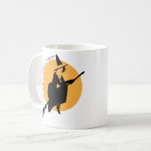 Eco-witch, bespaar gas—Ride a Broom Mok (Voorkant links)