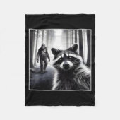 Ed Raccoon Selfie With Sasquatch Bigfoot Funny Rac Fleece Deken (Voorkant)