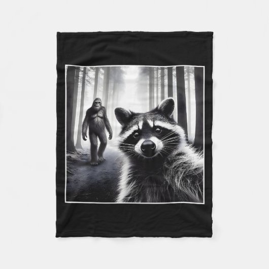 Ed Raccoon Selfie With Sasquatch Bigfoot Funny Rac Fleece Deken (Voorkant)