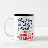 Edelachtbare iedereen die de militaire vlag heeft tweekleurige koffiemok (Links)