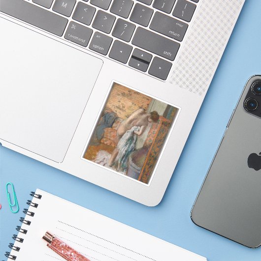 Edgar Degas - Après le bain (Vrouwenassistent) Sticker (Laptop met iPhone)