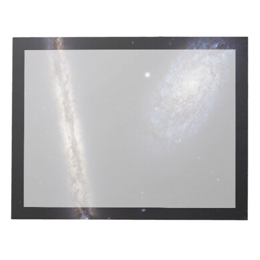 Edge-On Galaxy NGC 4302 & gekantelde Galaxy NGC 42 Notitieblok (Voorkant)
