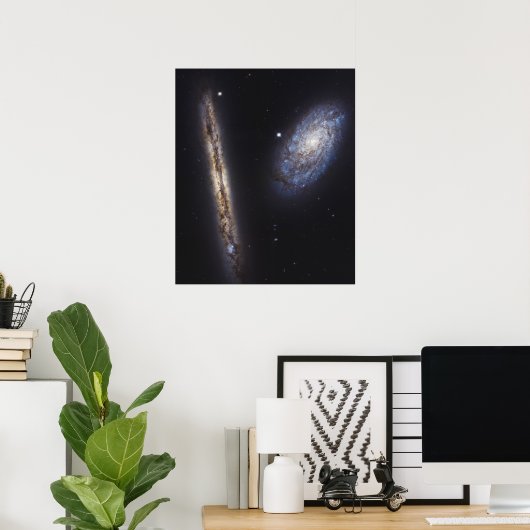 Edge-On Galaxy NGC 4302 & gekantelde Galaxy NGC 42 Poster (Thuiskantoor)