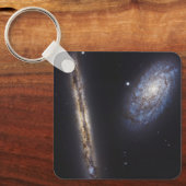 Edge-On Galaxy NGC 4302 & gekantelde Galaxy NGC 42 Sleutelhanger (Voorkant)