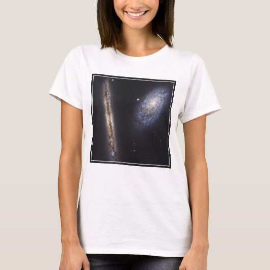 Edge-On Galaxy NGC 4302 & gekantelde Galaxy NGC 42 T-shirt (Voorkant)