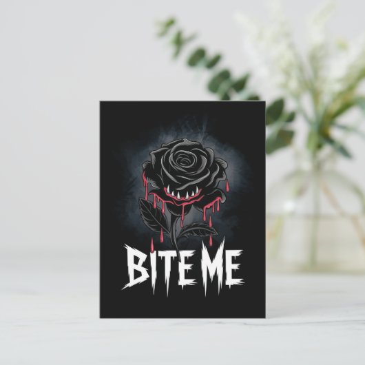 Edgy 'Bite Me' Gothic Roos Design Briefkaart (Staand voorkant)