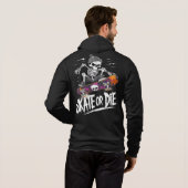 Edgy Halloween Skeleton Riding Skateboard: Monochr Hoodie (Achterkant volledig)