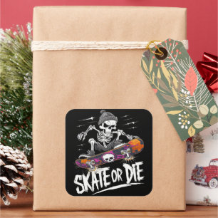 Edgy Halloween Skeleton Riding Skateboard: Monochr Vierkante Sticker