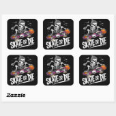 Edgy Halloween Skeleton Riding Skateboard: Monochr Vierkante Sticker (Vel)