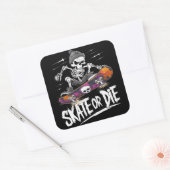 Edgy Halloween Skeleton Riding Skateboard: Monochr Vierkante Sticker (Envelop)
