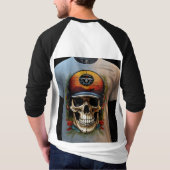 "Edgy Skull and Crossbones geborduurd Pet" T-shirt (Achterkant)