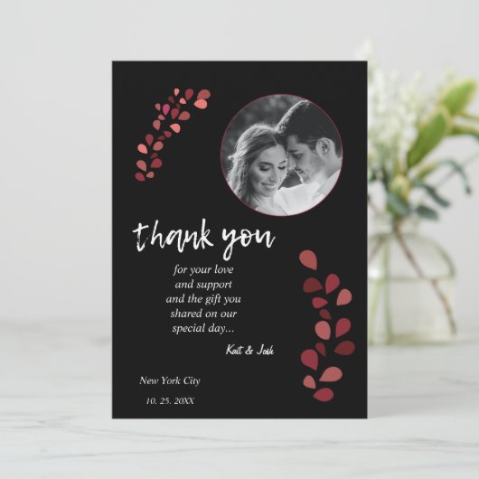 Edgy Zwart Rood Bloemen Bruiloft Dank u KAART (Staand voorkant)