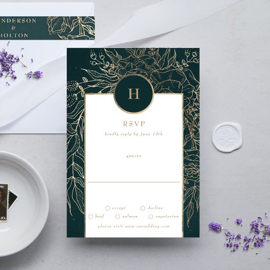 Editable Gold Foil & Emerald Green Wreath Monogram RSVP Kaartje