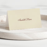Editable Guest Name Burgundy Wedding Place Card Kaart<br><div class="desc">Add a refined touch to your reception tables with this burgundy wedding place card, designed to display each guest name with timeless elegant typography. The rich burgundy wedding palette creates a sophisticated look perfect for formal weddings, fall weddings, winter receptions, rehearsal dinners, engagement celebrations, and classic wedding banquets. Ideal for...</div>
