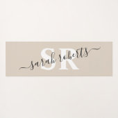 Editable professionele monogram name beige yogamat (Achterkant (horizontaal))