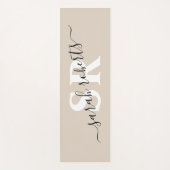 Editable professionele monogram name beige yogamat (Voorkant)