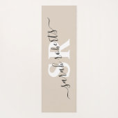 Editable professionele monogram name beige yogamat (Achterkant)