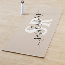 Editable professionele monogram name beige yogamat