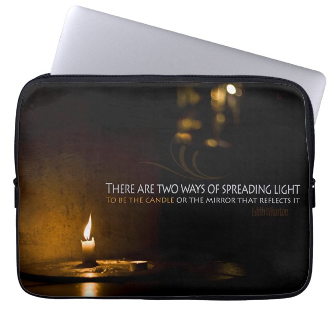 Edith Wharton Inspirerend citaat "Licht" Laptop Sleeve (Voorkant)