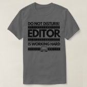 Editor werkt hard Bright T-shirt (Design voorkant)