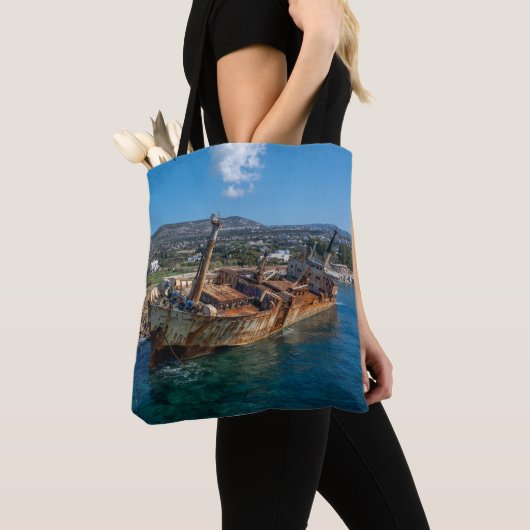 Edro III schipbreuk Paphos, Cyprus Tote Bag (Dichtbij)