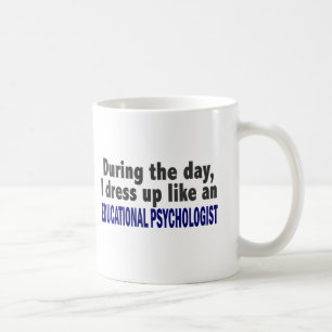 Educatieve psycholoog tijdens de dag koffiemok
