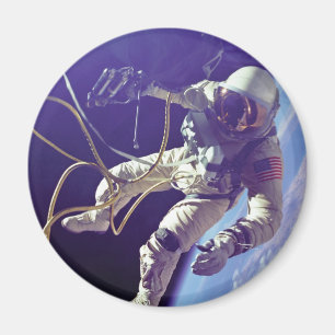 Edward H. White first American Space Walker NASA Magneet