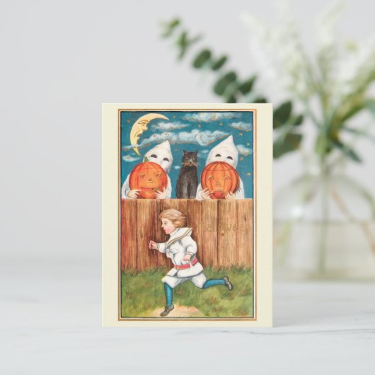 Edwardian Era Boy Running from Ghosts Halloween Briefkaart (Staand voorkant)