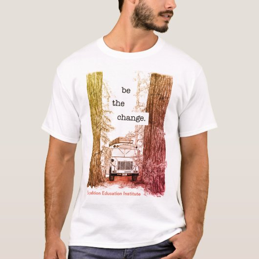 EEI-bus in het roodbos gekleurde t-shirt van de Ma (Voorkant)