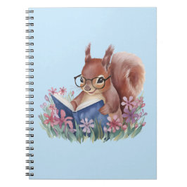 Eekhoorn die een boek leest, genesteld in bloemen notitieboek